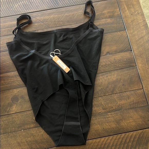 Skims Sheer Sculpting Bodysuit - Picture 2 of 6